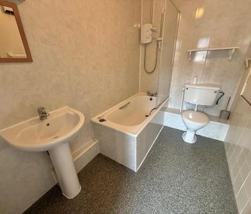 2 bedroom end of terrace house to rent - Photo 5