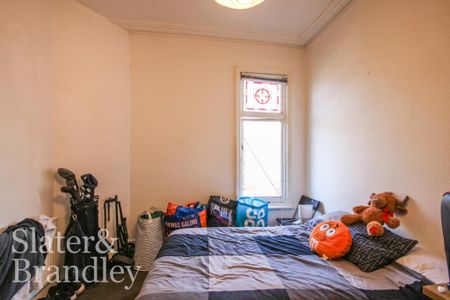 9 bedroom semi-detached house to rent - Photo 2