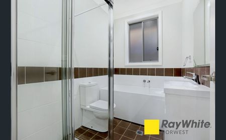 Spacious 4-Bedroom House in Riverstone - Photo 4