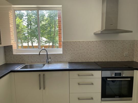 2 Bed Flat, The Gables, N12 - Photo 1