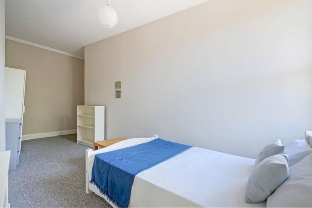 5 bedroom flat to rent - Photo 1