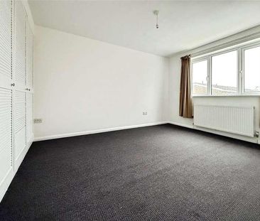 Islandsmead, Swindon, Wiltshire, SN3 - Photo 3