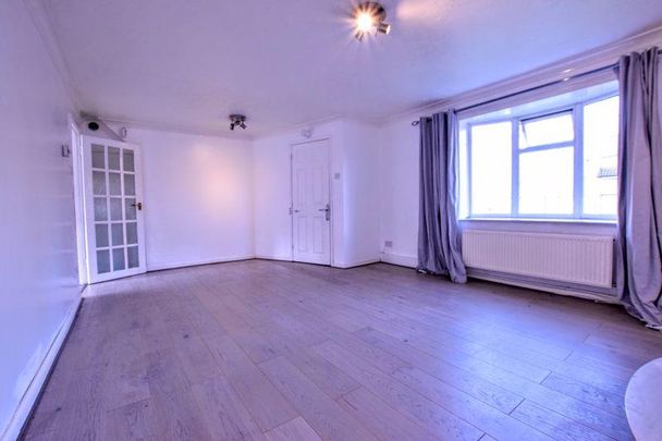 3 bedroom end of terrace house to rent - Photo 1