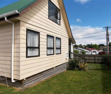 3 Bedroom - 2 Storey - Carport - Photo 2