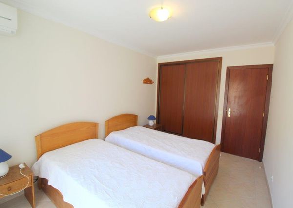Apartamento T2, para arrendamento anual, próximo da praia em Albufeira, Algarve