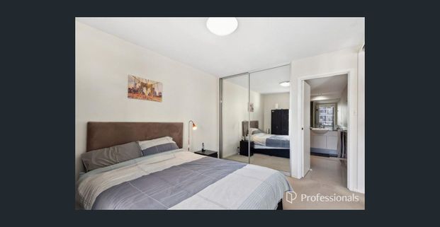 Perfect Location! - Photo 1