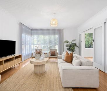 Gorgeous 3 Bedroom Home with Separate Home Office - Photo 2