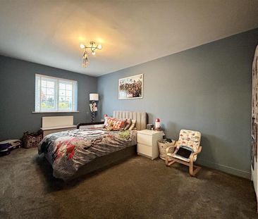 4 bedroom detached house to rent - Photo 2
