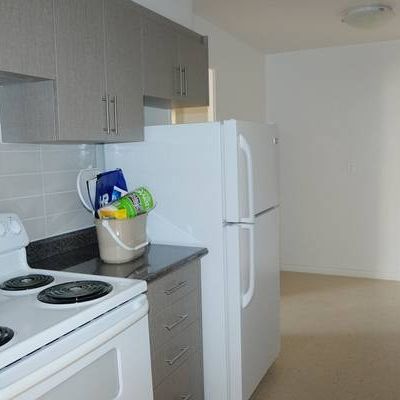 Large 2 Bedroom Apartment - Photo 4