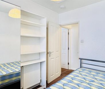 4 bedroom terraced house to rent - Photo 4