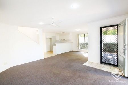 A 3 bedroom stand alone townhouse with double LU garage in sought after Corinda - Photo 5