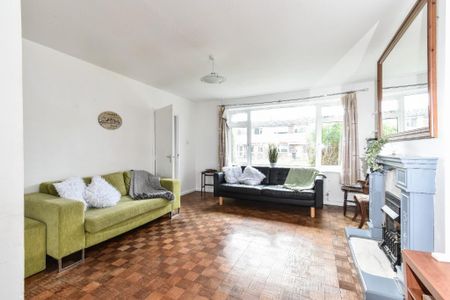 4 bedroom semi-detached house to rent - Photo 3