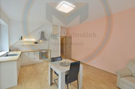 Pronájem bytu 2+kk 52 m², Nám. Třebízského , Klecany - Fotografie 3