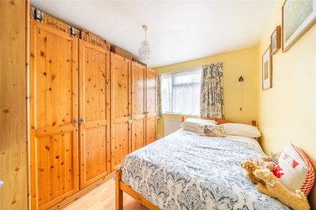 3 bedroom end of terrace house to rent - Photo 2