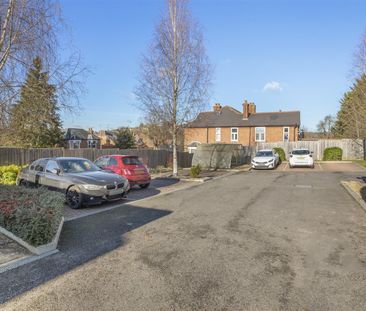 13 Priory Road, High Wycombe - Photo 4