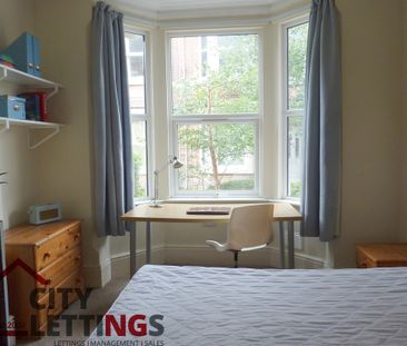 6 Bedroom Mid Terraced House - Photo 6