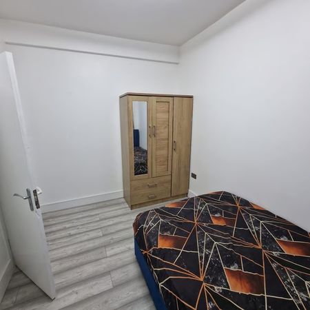 Room in a Shared House, London, E10 - Photo 3