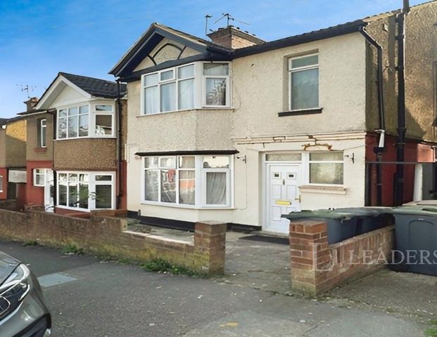 1 bedroom in a house share to rent - Photo 1