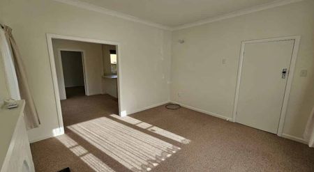 Character with all mod cons! - Photo 4