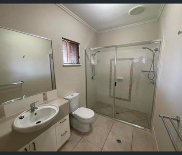 Beautiful four bedroom house located in Redlynch - Photo 5