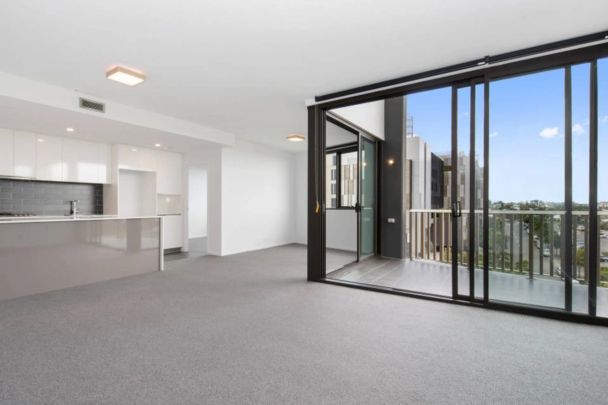 Spacious 3-Bedroom Apartment in the Heart of Dutton Park - Photo 1