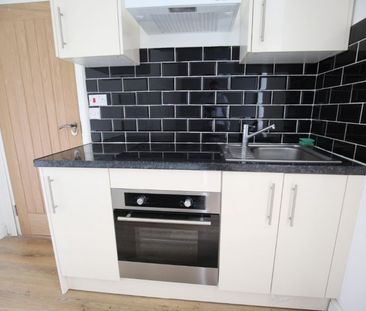 Seven Sisters Road, London - Photo 5