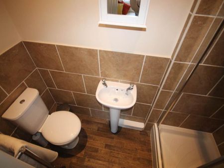 3 bedroom apartment to rent - Photo 5