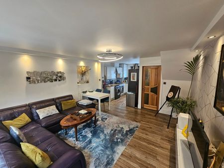 3 Bed Semi-Detached House, Hogarth Close, E16 - Photo 2