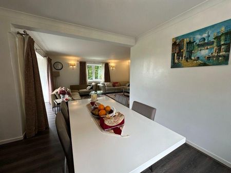 3 bedroom flat to rent - Photo 3