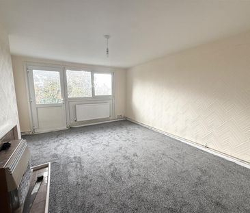 2 Bedroom Flat - Third Floor To Let - Photo 1
