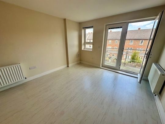 Grebe Way, Maidenhead - Photo 1