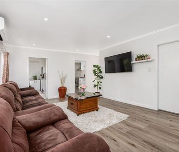 Neat & Tidy Three-Bedroom Home – Easy Low Maintenance Living - Photo 1