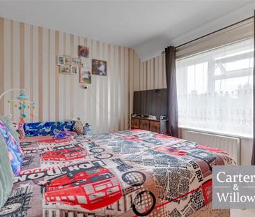 3 bedroom end of terrace house to rent - Photo 3