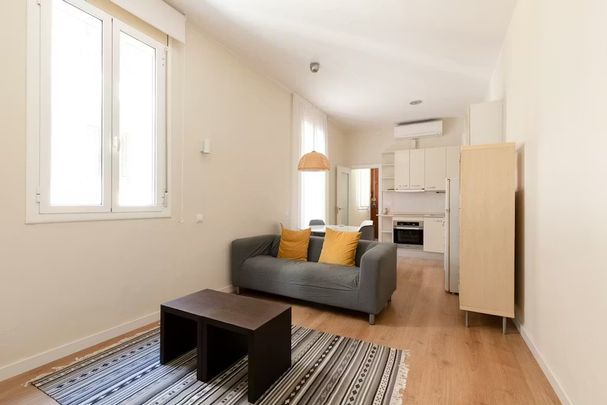 Travessia de Sant Antoni, Barcelona, Catalonia 08012 - Foto 1