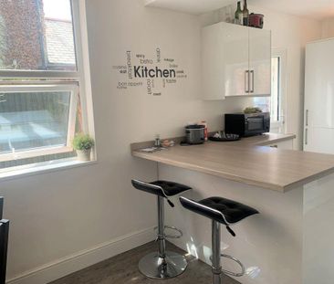 1 bedroom in a house share to rent - Photo 2