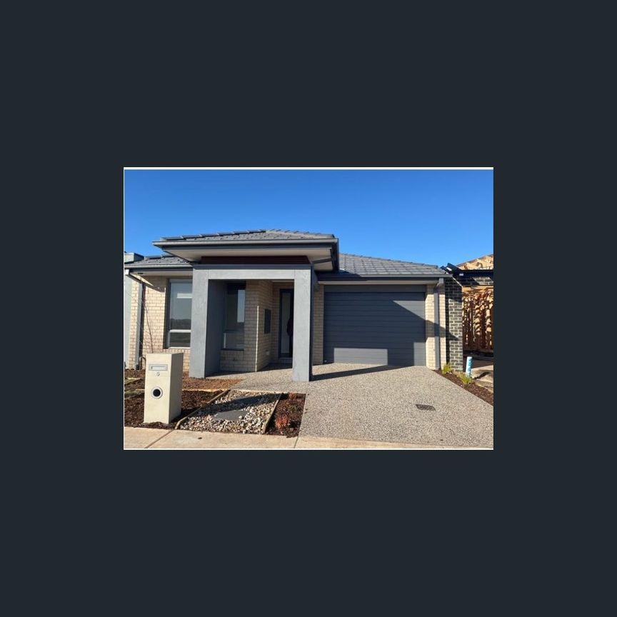54 Fountain Drive, Beveridge, Vic 3753 - Photo 1