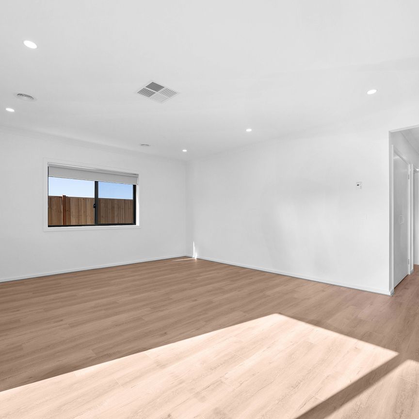 A Home That Defines Modern Family Perfection - Plus 2 Weeks Free Rent! - Photo 1