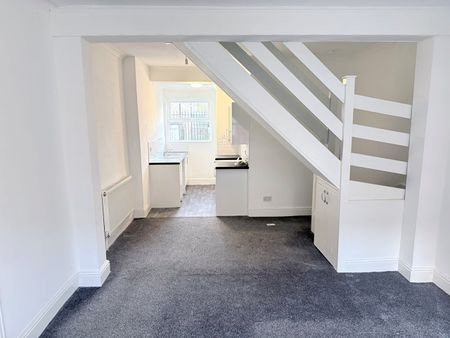 2 Bed Terraced House, Spreadbury Street, M40 - Photo 4