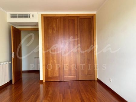 4 room luxury Flat for rent in Alto de Alges (Alges), Oeiras, Lisbon - Photo 2