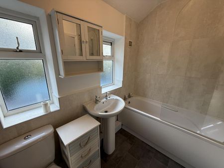 3 bedroom terraced house to rent - Photo 3