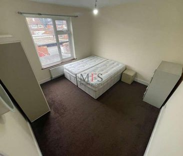 Greenland Crescent, Southall, UB2 - Photo 2