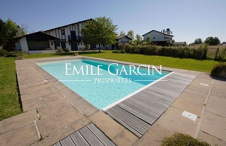 Maison à louer aux portes de Biarritz, avec piscine et vue sur la chaîne des Pyrénées - Photo 2