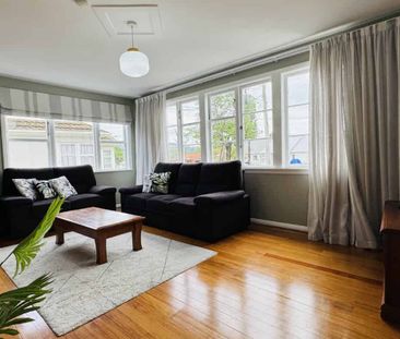 Beautifully 3- bedroom home with spacious garden & great outdoor li... - Photo 3