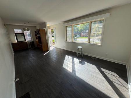 For Lease - 559 Drury Lane, Burlington, Ontario - Photo 3