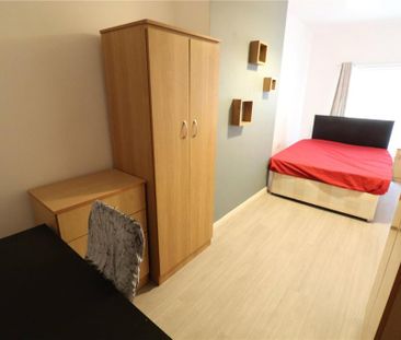 4 bedroom apartment to rent - Photo 3