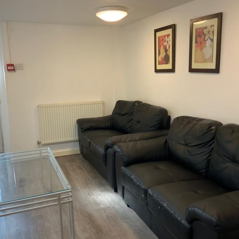 3 bedroom flat to rent - Photo 1