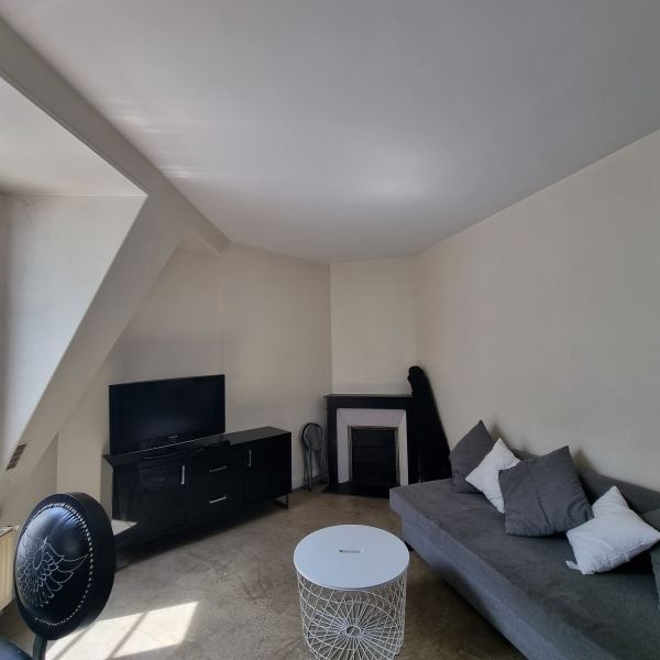 Location Appartement 2 pièces 47m² PARIS 11ème - Photo 1