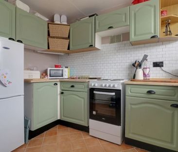 2 Bedroom - Photo 4