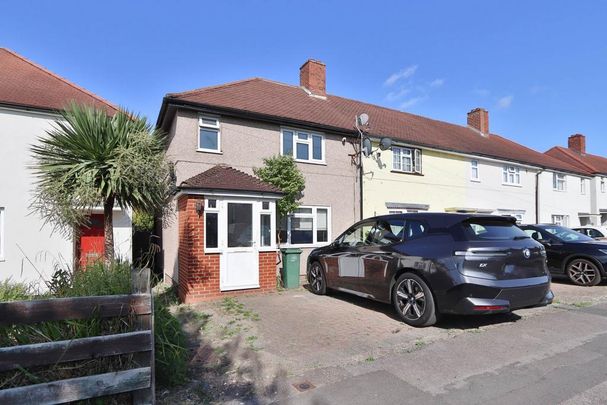 3 bedroom end of terrace house to rent - Photo 1