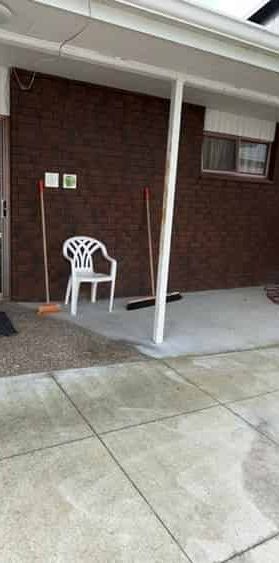 2 Bedrooms in West End - Photo 2